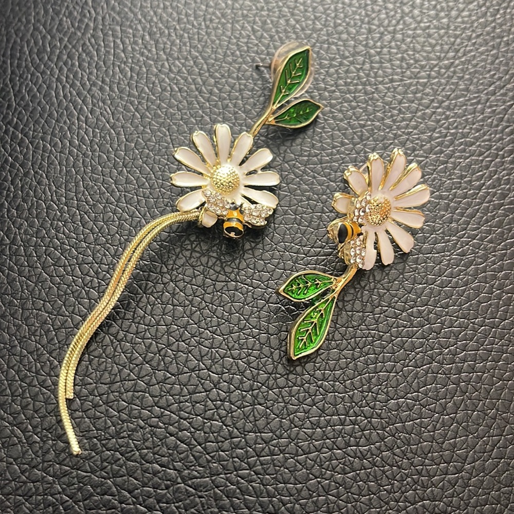 Flower Bee Stud Earrings Zircon Asymmetrical Earring